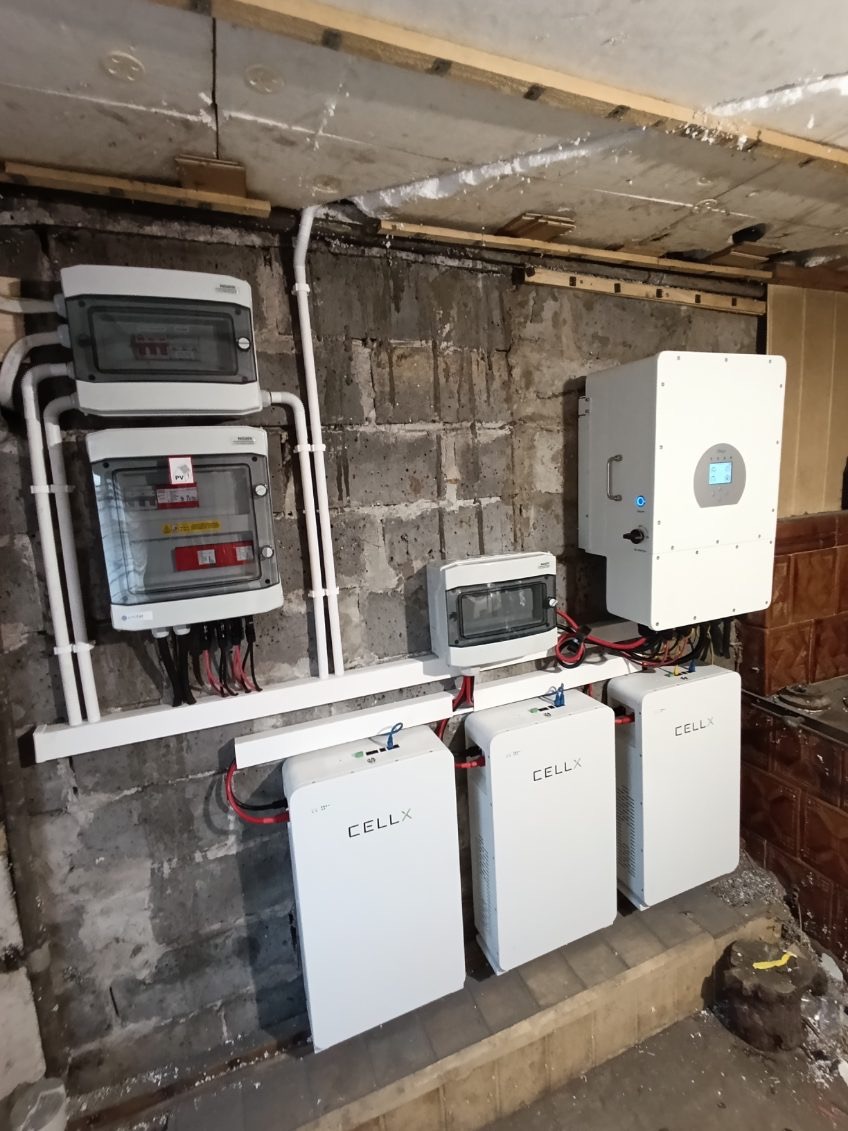Realizacja – montaż magazynu energii CellX Home na ścianie technicznej